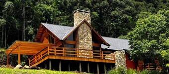 Cozy Casa di Bressan with valley views, 20 minutes from Canela RS.