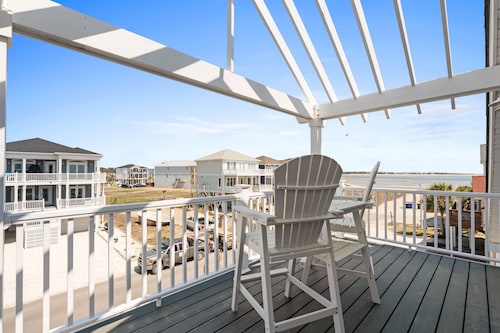 Jewel of Ocean Isle- Steps to Beach, Private pool,6-pass golf cart incl