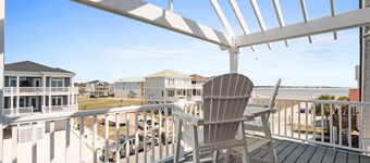 Jewel of Ocean Isle- Steps to Beach, Private pool,6-pass golf cart incl