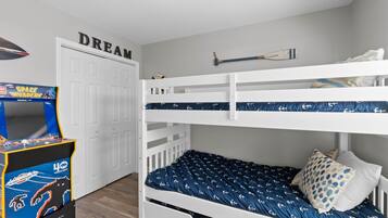 Iron/ironing board, travel crib, free WiFi