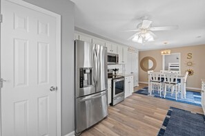 Fridge, microwave, oven, stovetop - Jewel of Ocean Isle- Steps to Beach, Private pool,6-pass golf cart incl (Ocean Isle Beach)