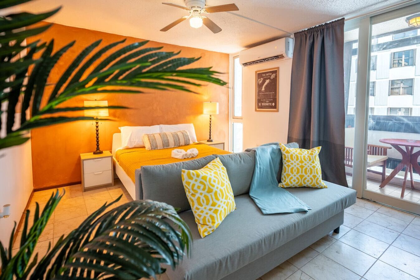 1 habitación, tabla de planchar con plancha, wifi gratis y ropa de cama 