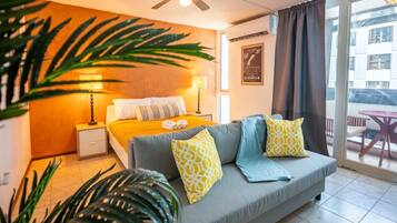 1 habitación, tabla de planchar con plancha, wifi y ropa de cama