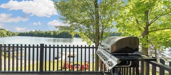 Lakefront Cottage w/ Hot Tub & Starlink Near Bobcaygeon | Good Luck Sunset
