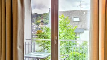 Classic Double Room, Balcony, City View | Interior