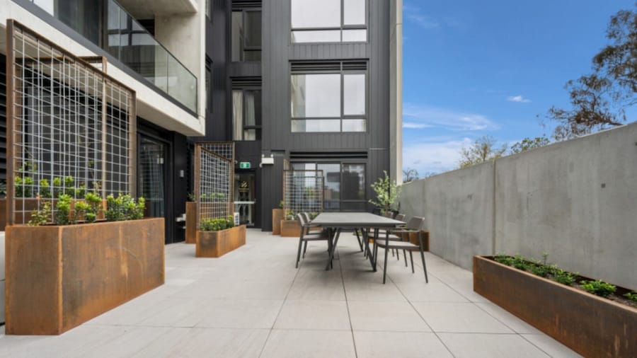 Luxe 2-bed Inner-city Abode With Alfresco Dining
