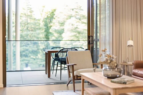 Luxe 2-bed Inner-city Abode With Alfresco Dining