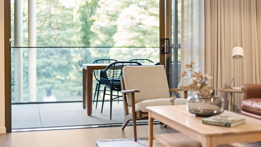 Luxe 2-bed Inner-city Abode With Alfresco Dining