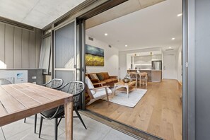 Apartment | Dining - Luxe 2-bed Inner-city Abode With Alfresco Dining (Canberra)