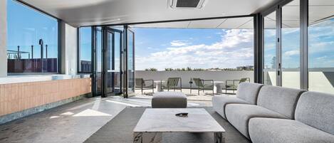 House | Terrace/patio