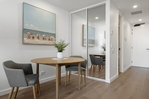 Apartment | Dining - Fremantle Coast Studio - Beach at Your Doorstep (Perth)