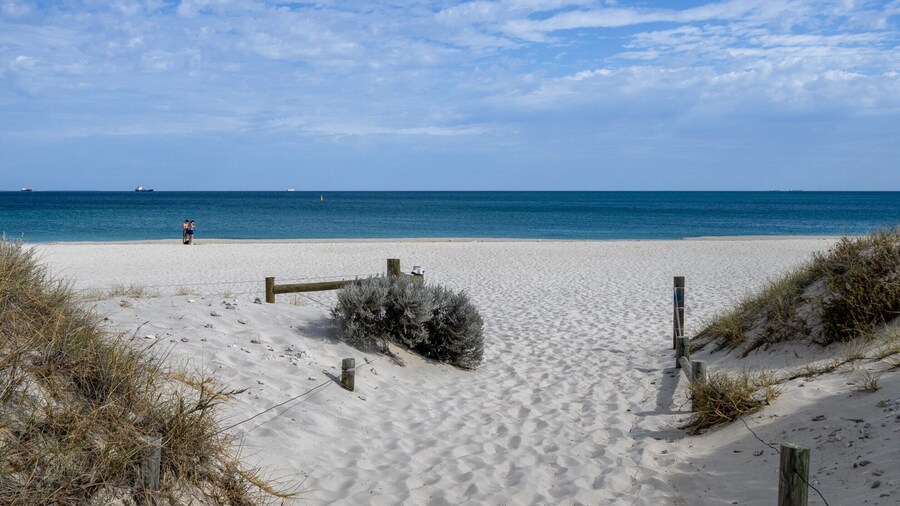 Fremantle Coast Studio - Beach at Your Doorstep