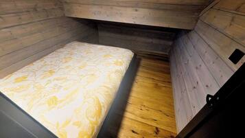 Cabin, Multiple Bedrooms, Balcony | 7 bedrooms