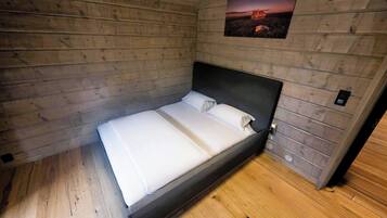 Cabin, Multiple Bedrooms, Balcony | 7 bedrooms