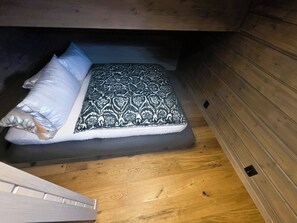 Cabin, Multiple Bedrooms, Balcony | 7 bedrooms