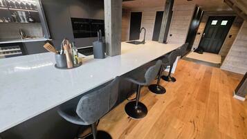 Cabin, Multiple Bedrooms, Balcony | Private kitchen