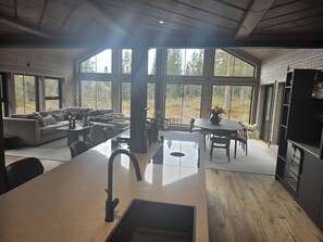 Cabin, Multiple Bedrooms, Balcony | Living room