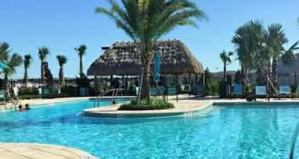 Spacious Modern 4BR Oasis Near Legoland w/Mother-In-Law Suite/Private Apt