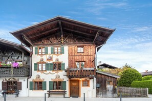 Exterior - Stube & Stories - Heritage Riverside Home (Garmisch-Partenkirchen)