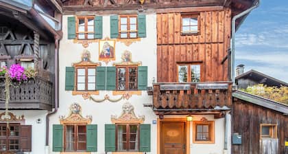 Stube & Stories - Heritage Riverside Home