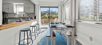 Charming dog-friendly cottage w/ Hot Tub, Smart TVs, Community Pool & Pickleball