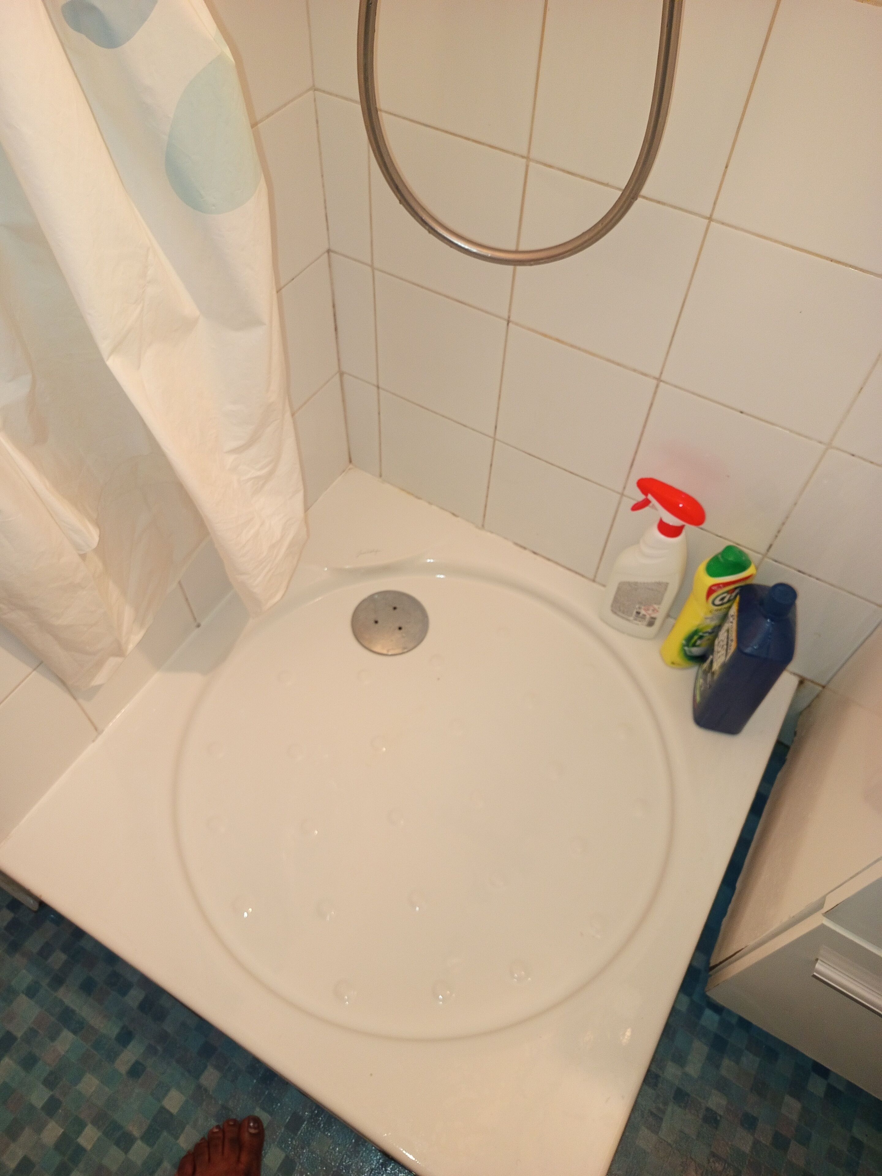 シャワー、ヘアドライヤー、タオル、石鹸