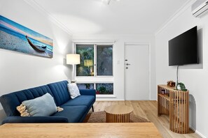 Apartment | Living room - Bright 2-bed Unit Near Scarborough Beach (Perth)