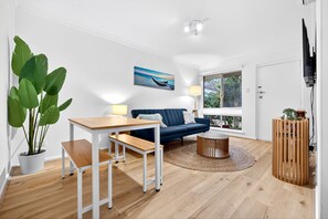 Apartment | Living room - Bright 2-bed Unit Near Scarborough Beach (Perth)