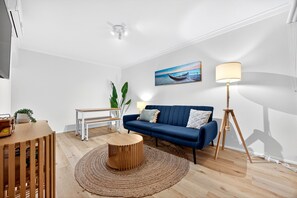 Apartment | Living room - Bright 2-bed Unit Near Scarborough Beach (Perth)