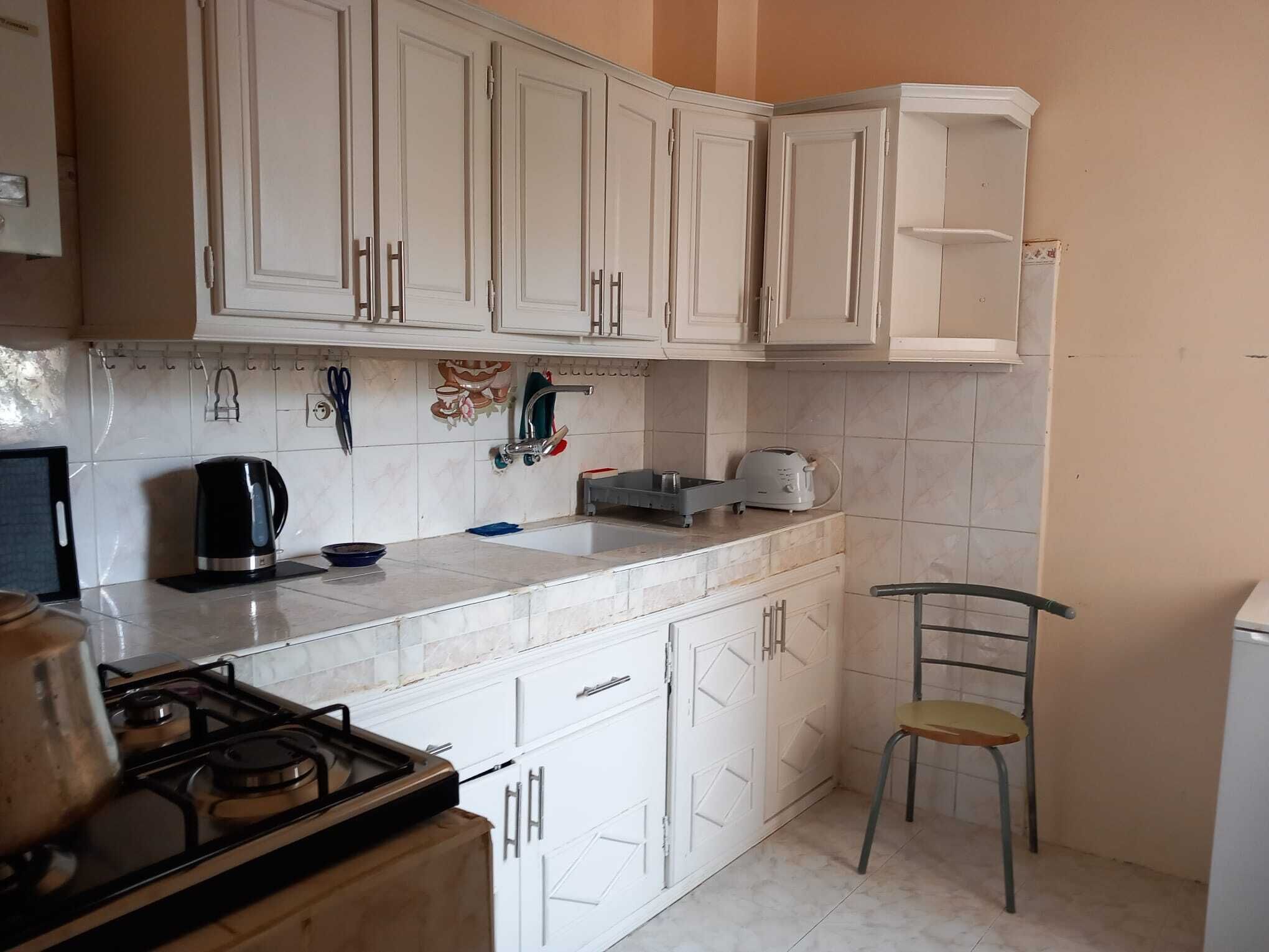 冷蔵庫、コンロ、電気ポット、トースター