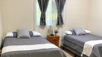 3 quartos, acesso à internet, roupa de cama