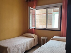 2 bedrooms, iron/ironing board, internet, bed sheets