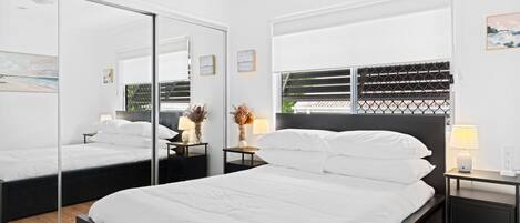 3 habitaciones y espacio para trabajar con laptop