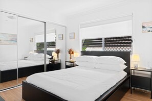 Apartment | 3 bedrooms, laptop workspace, iron/ironing board - Spacious 3-bed House in Leafy Paddington (Brisbane)