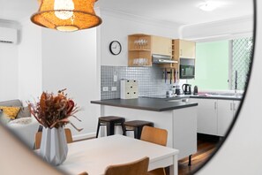 Apartment | Private kitchen - Spacious 3-bed House in Leafy Paddington (Brisbane)