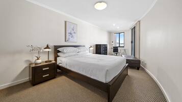 Apartment | 2 bedrooms, laptop workspace, iron/ironing board, bed sheets