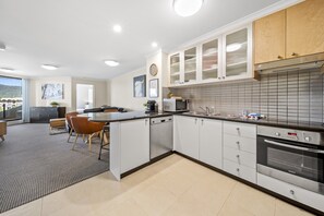 公寓 | 私人廚房 | 電冰箱、微波爐、烤箱、爐台