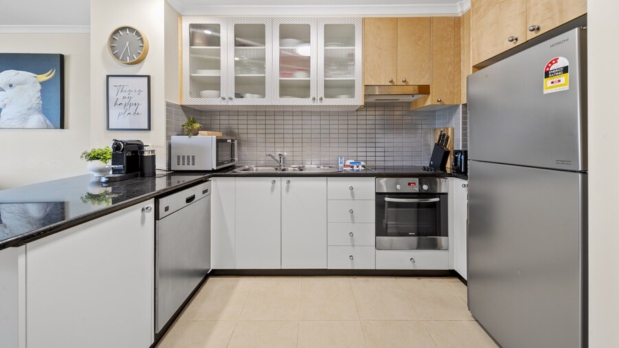 Inner-city 2-bed With Parking, Pool, Gym & BBQ