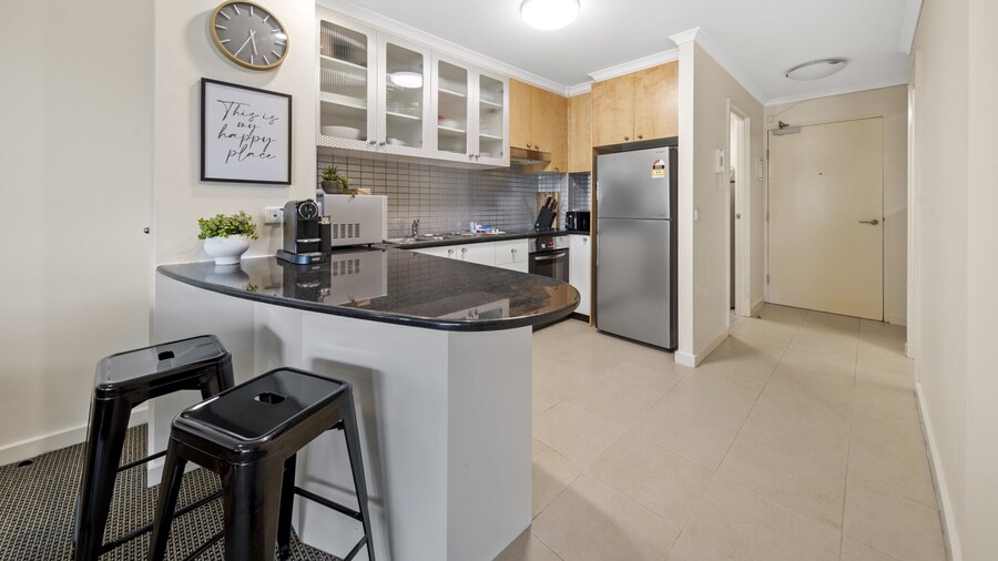 Inner-city 2-bed With Parking, Pool, Gym & BBQ