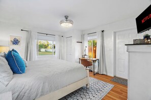 4 bedrooms, desk, free WiFi, bed sheets