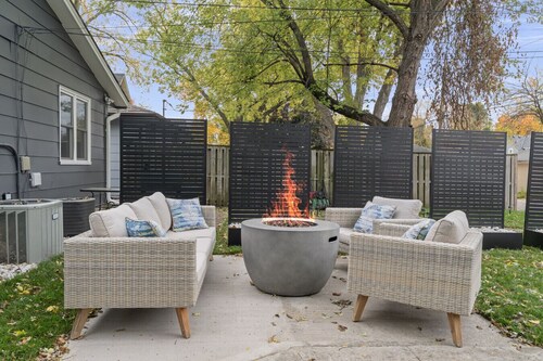 Stylish Duplex w/ WiFi, Kitchen & Blackout Shades