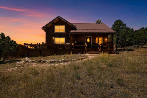 Stunning vistas! Cabin overlooking Moab & Arches