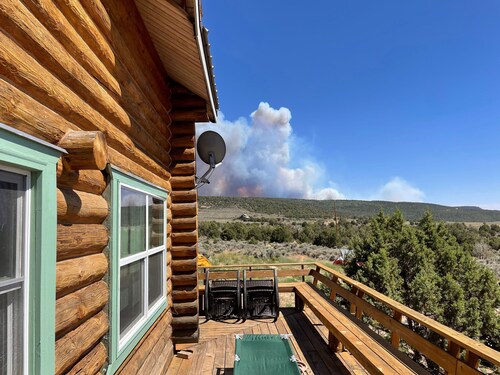 Stunning vistas! Cabin overlooking Moab & Arches