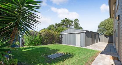 Spacious 3-bed Ground Level Beachside Stay