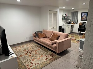 Smart TV - Lovely basement apartment in vibrant Washington (Washington)