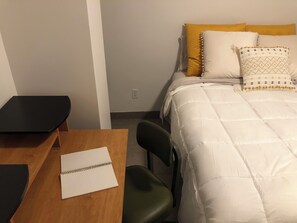 2 bedrooms, iron/ironing board, WiFi, bed sheets - Lovely basement apartment in vibrant Washington (Washington)