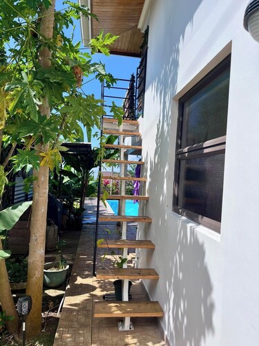 Fare Fei – Upper-level house, terrace & pool