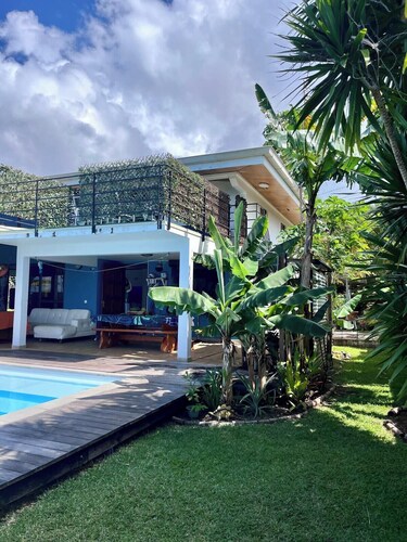 Fare Fei – Upper-level house, terrace & pool