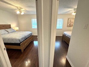 4 chambres, fer et planche à repasser, Wi-Fi gratuit, draps fournis