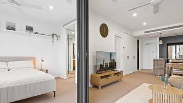 Apartment | 1 bedroom, laptop workspace, iron/ironing board